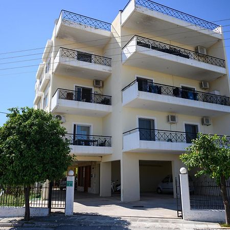 Alexander Apartments Airport Spáta エクステリア 写真