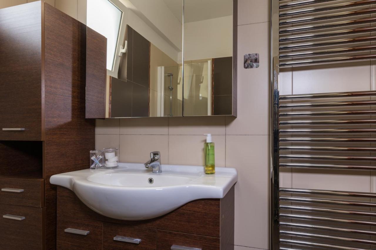Alexander Apartments Airport Spáta エクステリア 写真