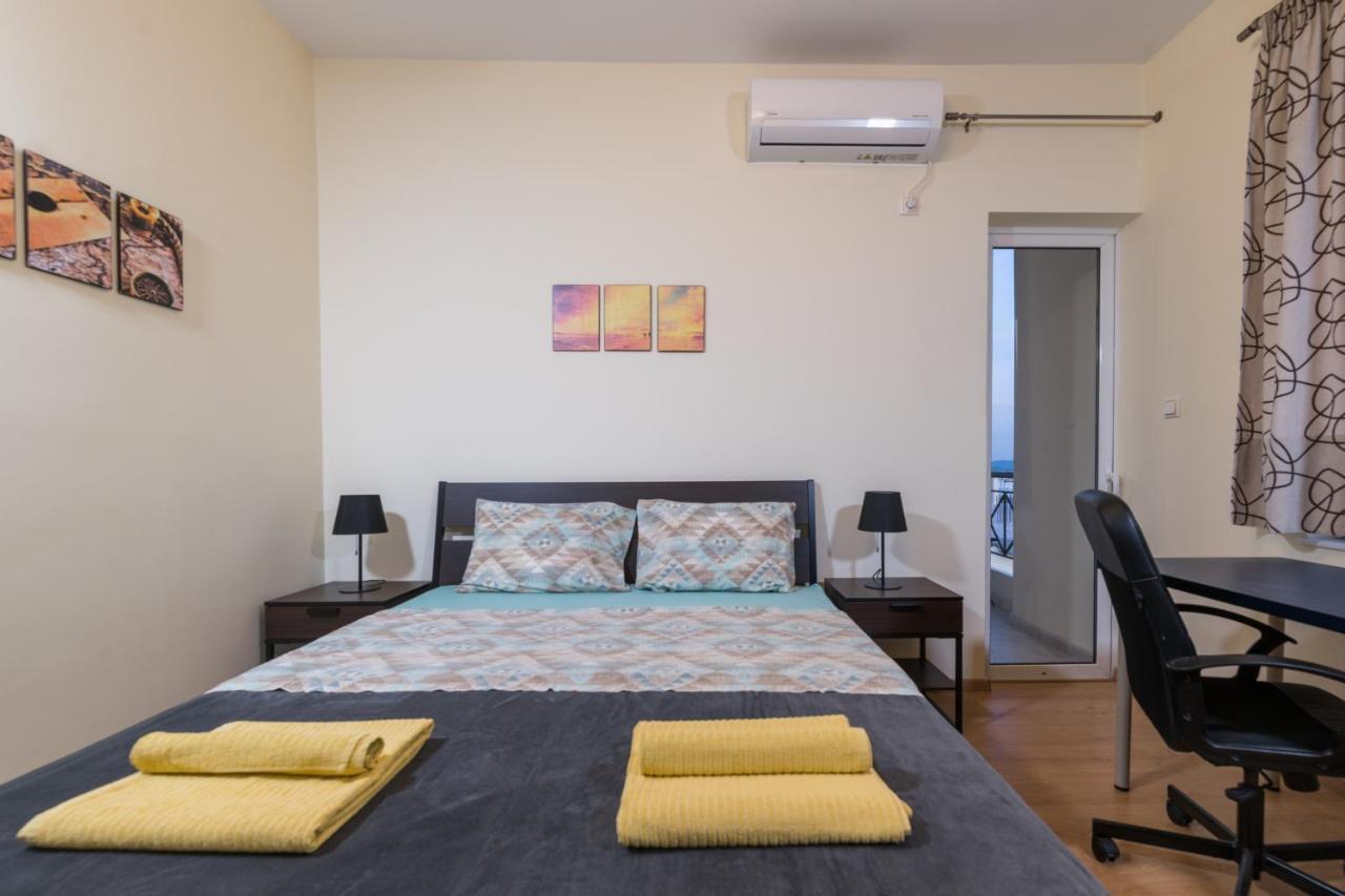 Alexander Apartments Airport Spáta エクステリア 写真